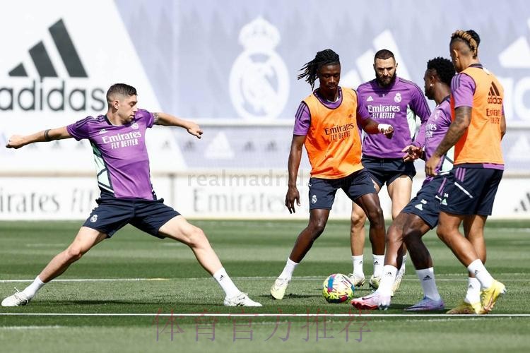 皇马今日进行日常训练 本泽马已回归球队合练